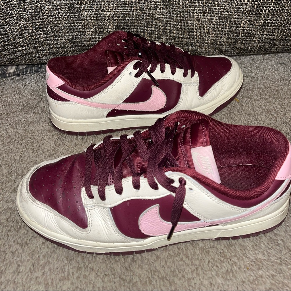 Worn a couple time in good condition I always work don’t have time to wear them.
